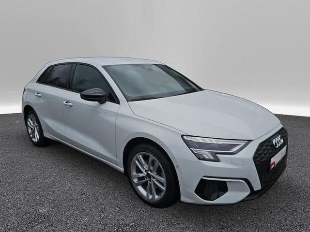 Gebraucht Audi A3 Sportback e-tron Advanced Plus 204 PS (150 kW) 2022 Gletscherweiß metallic Kleinwagen
