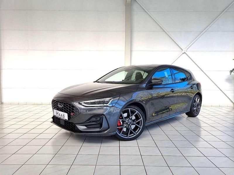 Neu Ford Focus ST 280 PS (205 kW) 2025 Magneticgrau Limousine
