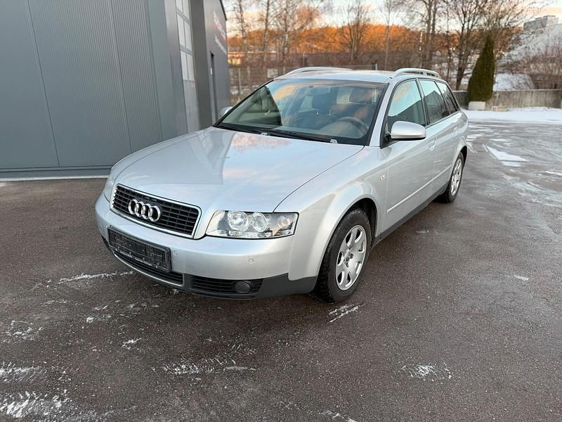 Silber Gebraucht 2002 Audi A4 Kombi | 3.990 € (Teuer) - Bild 1/4