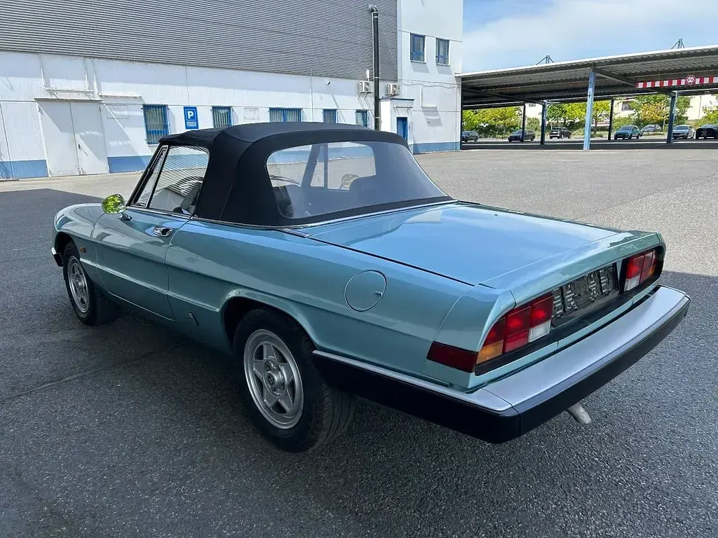 Gebraucht Alfa Romeo Spider 103 PS (75 kW) 1984 Blau Cabrio