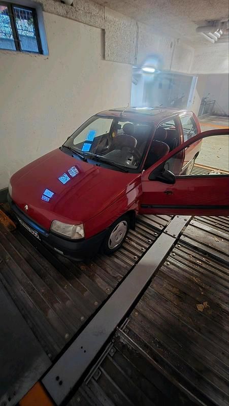 Rot Gebraucht 1994 Renault Clio Kleinwagen | 2.200 € - Bild 1/4