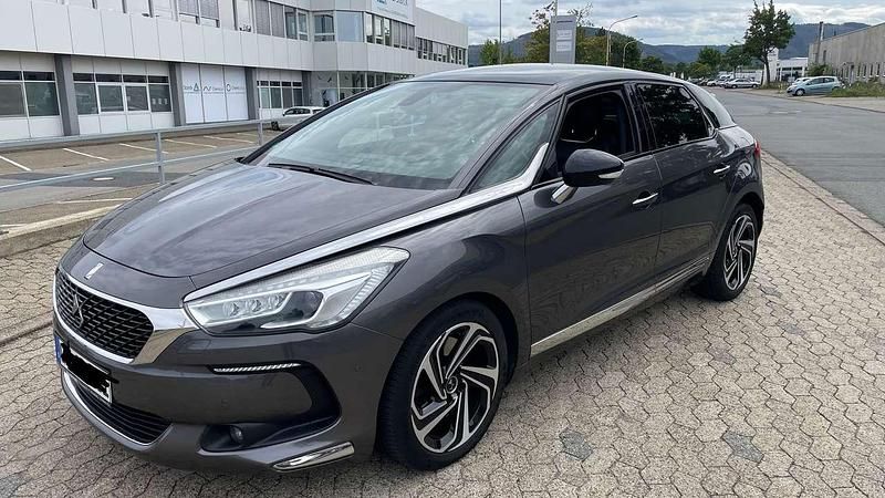 Grau Gebraucht 2017 DS Automobiles DS5 Kleinwagen | 10.600 € (Guter Preis) - Bild 1/4