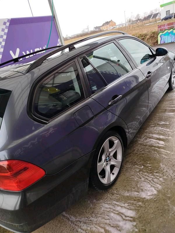 Gebraucht BMW 320 163 PS (119 kW) 2006 Grau Kombi