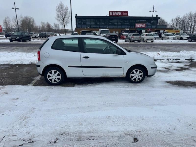 Gebraucht VW Polo 54 PS (39 kW) 2002 Silber Kleinwagen