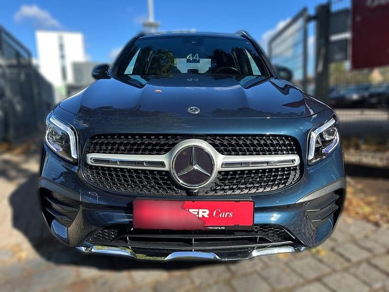 Blau metallic Gebraucht 2022 Mercedes GLB250 AMG line SUV | 42.700 € (Fairer Preis) - Bild 1/4