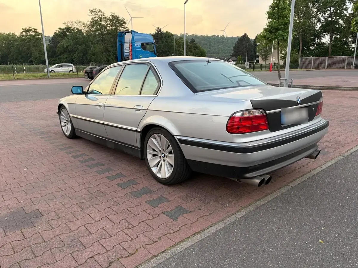 Gebraucht BMW 735 235 PS (172 kW) 1996 Silber Limousine