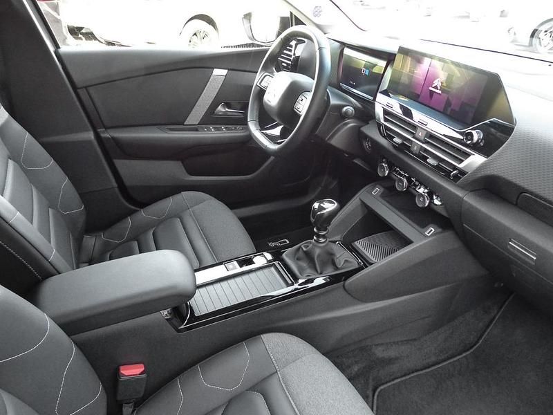 Gebraucht Citroën C4 Shine 131 PS (96 kW) 2023 Gruen Limousine
