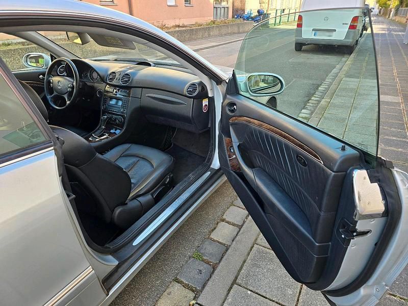 Gebraucht Mercedes CLK280 231 PS (169 kW) 2007 Silber Coupé