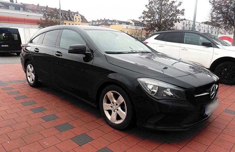 Gebraucht Mercedes CLA200 Shooting Brake 136 PS (100 kW) 2016 Schwarz Kombi