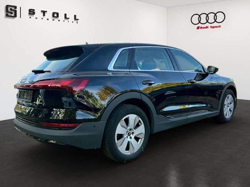 Second-hand Audi e-tron Basis 230 kW (313 CP) 2021 Negru SUV