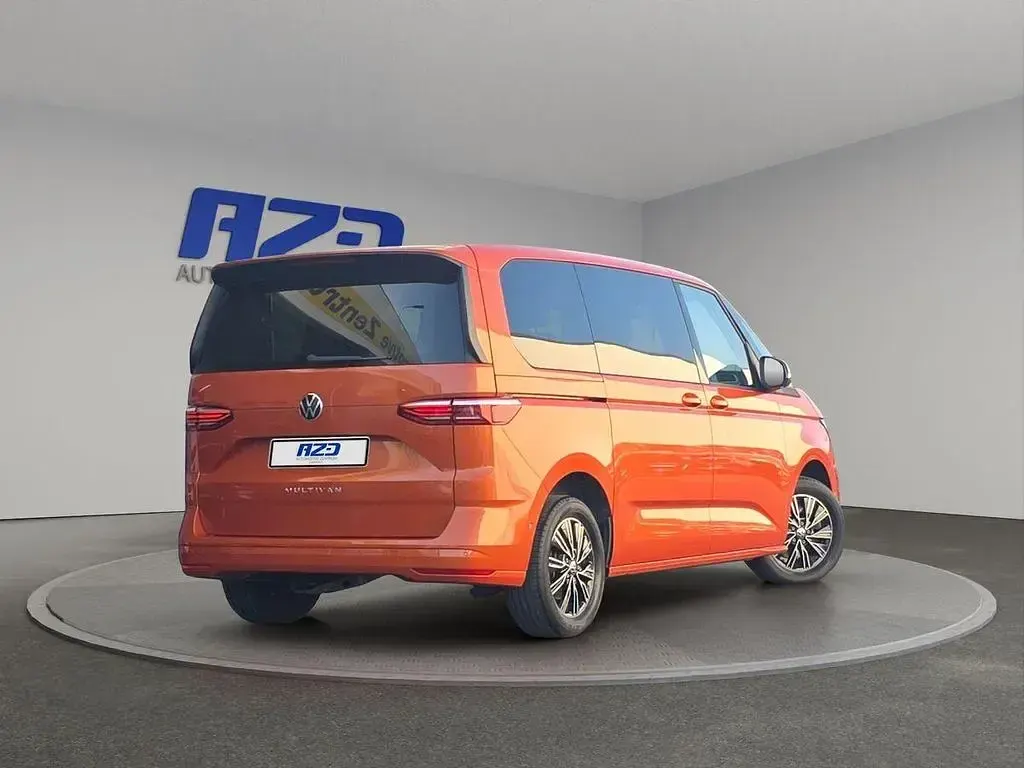 Gebraucht VW Multivan 204 PS (150 kW) 2023 Energetic orange metallic Van / Kleinbus