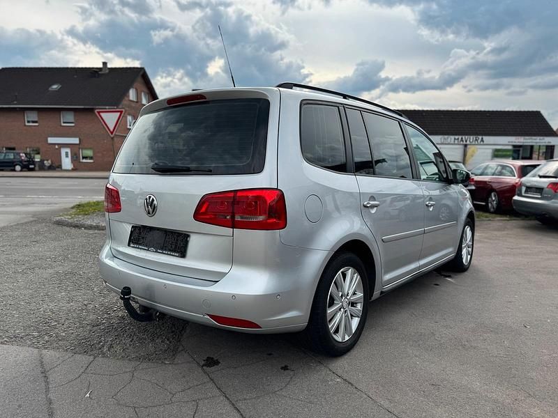 Gebraucht VW Touran 105 PS (77 kW) 2012 Silber Van / Kleinbus