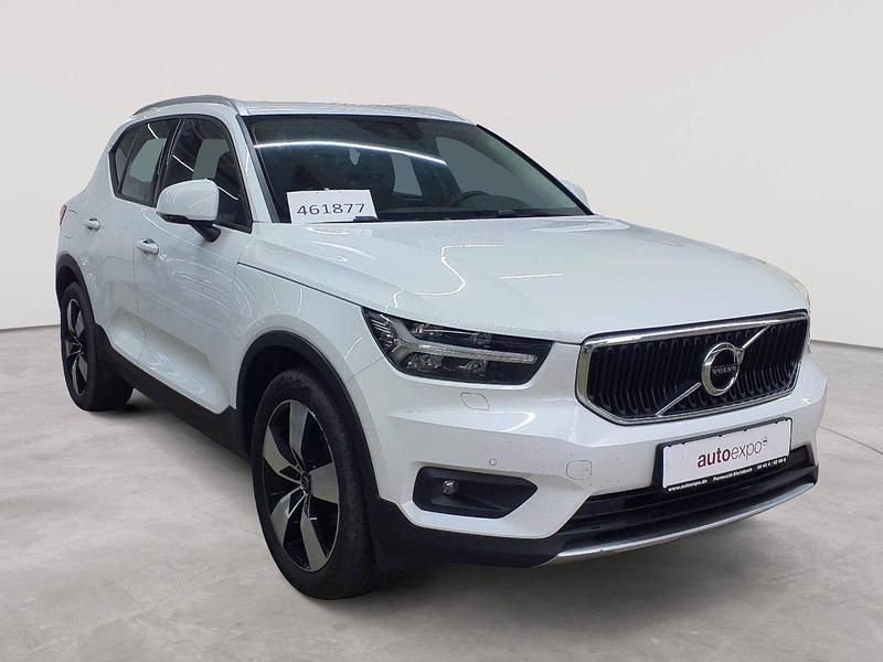 Crystal weißperleffekt Gebraucht 2022 Volvo XC40 Momentum SUV | 24.490 € (Etwas zu teuer) - Bild 1/4
