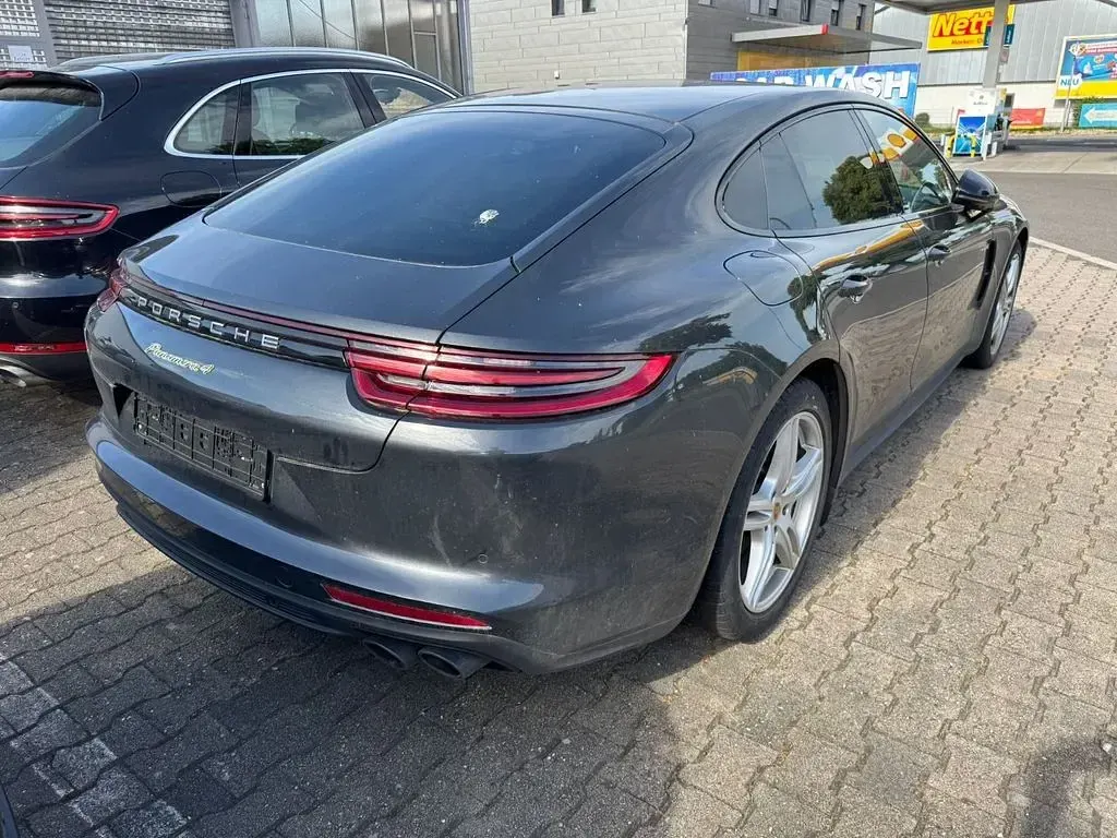 Gebraucht Porsche Panamera 4 E-Hybrid 462 PS (339 kW) 2019 Vulkangrau Kleinwagen