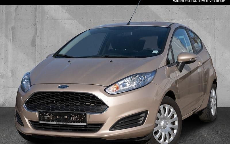 Gebraucht Ford Fiesta Trend 60 PS (44 kW) 2016 Silber Limousine