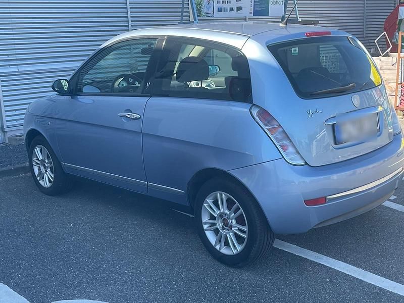 Andere farben Gebraucht 2009 Lancia Ypsilon Kleinwagen | 2.000 € - Bild 1/4