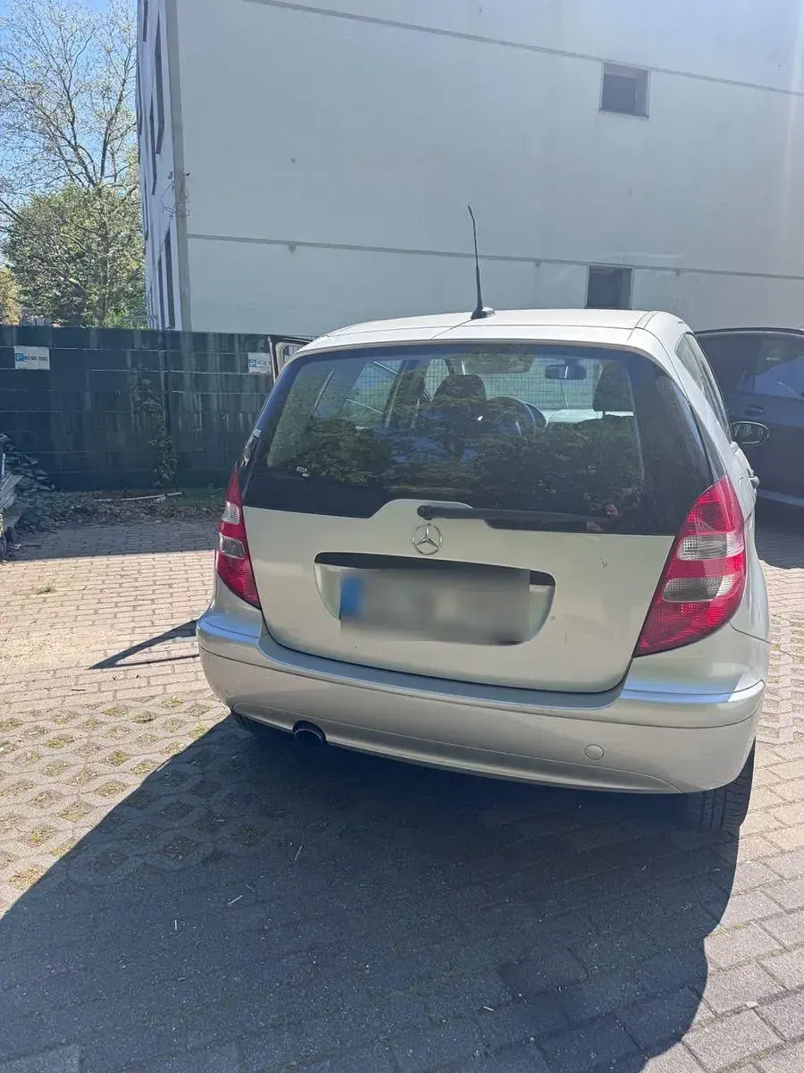 Gebraucht Mercedes A150 Elegance 95 PS (69 kW) 2007 Silber Van / Kleinbus