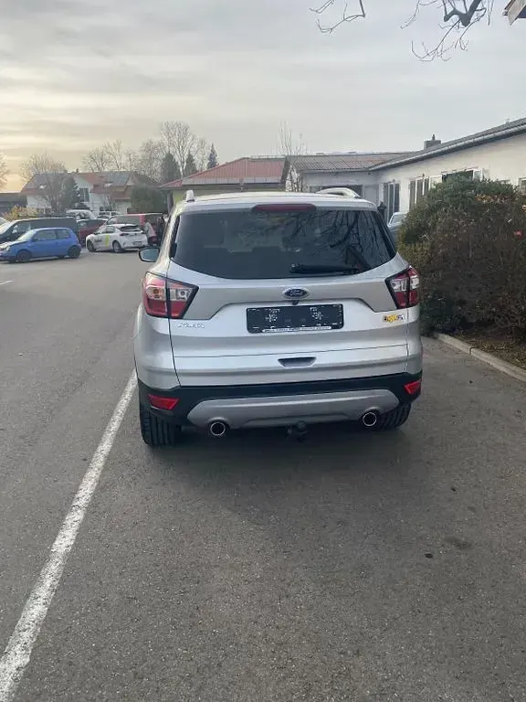 Używany Ford Kuga Titanium 150 KM (110 kW) 2017 Srebrny SUV