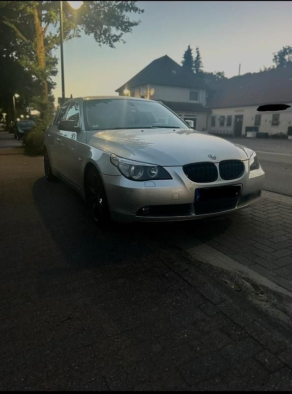 Gebraucht BMW 530 231 PS (169 kW) 2005 Silber Limousine