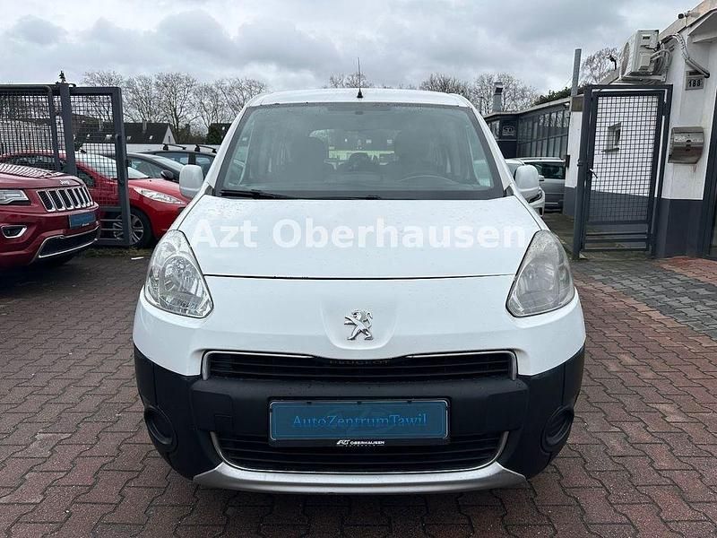 Gebraucht Peugeot TePee 92 PS (67 kW) 2014 Weiß Van / Kleinbus