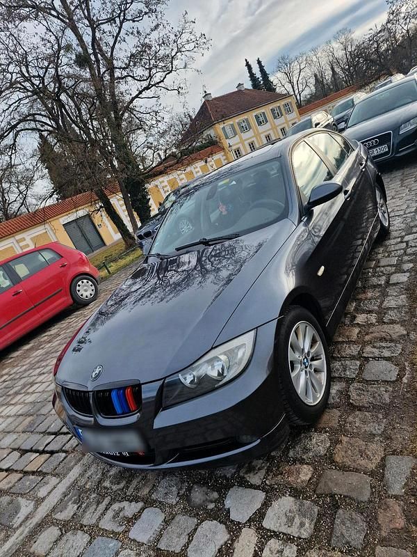 Grau Gebraucht 2006 BMW 320 Limousine | 4.200 € (Fairer Preis) - Bild 1/4