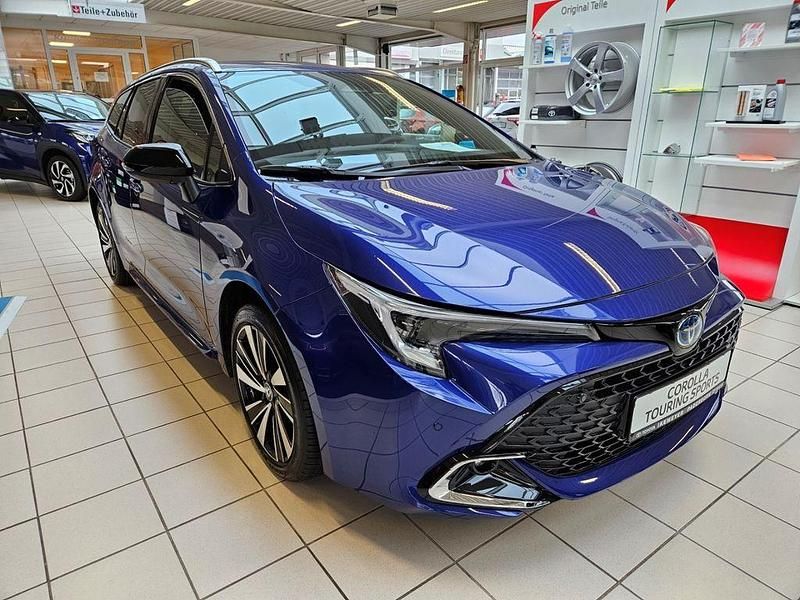 Neu Toyota Corolla 196 PS (144 kW) 2025 Juniper blue metallic Kombi