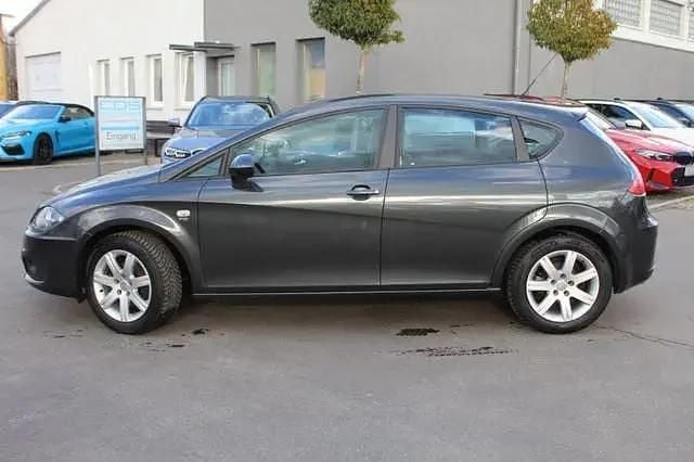 Begagnad Seat Leon Reference 125 HK (91 kW) 2011 Grå Halvkombi