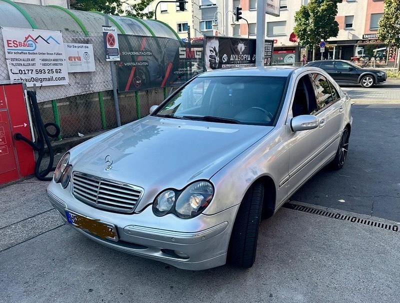 Grau Gebraucht 2003 Mercedes C240 Limousine | 3.299 € (Fairer Preis) - Bild 1/4