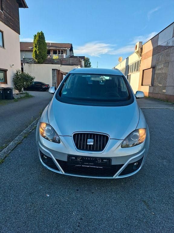 Silber Gebraucht 2011 Seat Altea Style Van / Kleinbus | 6.300 € (Fairer Preis) - Bild 1/4