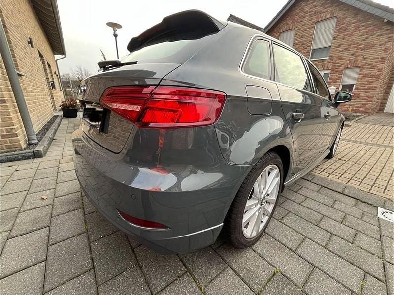 Gebraucht Audi A3 Sport 150 PS (110 kW) 2017 Grau Limousine