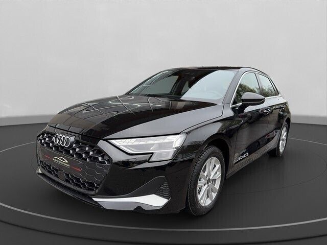 Mythosschwarz (schwarz) Gebraucht 2024 Audi A3 Sportback Advanced Limousine | 35.420 € (Fairer Preis) - Bild 1/4