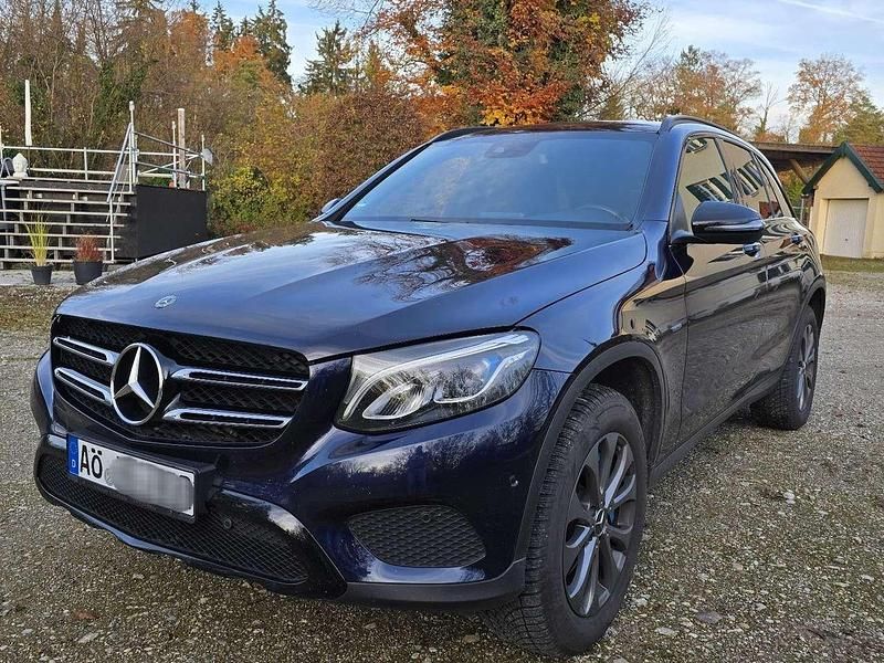 Blau Gebraucht 2017 Mercedes GLC350 SUV | 27.990 € (Teuer) - Bild 1/4