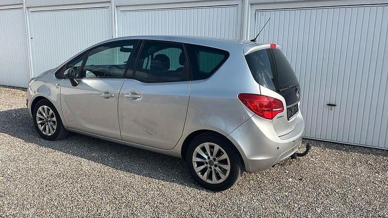 Gebraucht Opel Meriva 101 PS (74 kW) 2012 Silber Van / Kleinbus