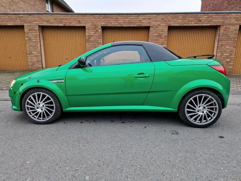Gebraucht Opel Tigra Sport 140 PS (102 kW) 2009 Saphirgrünmetallik (metallic) Cabrio