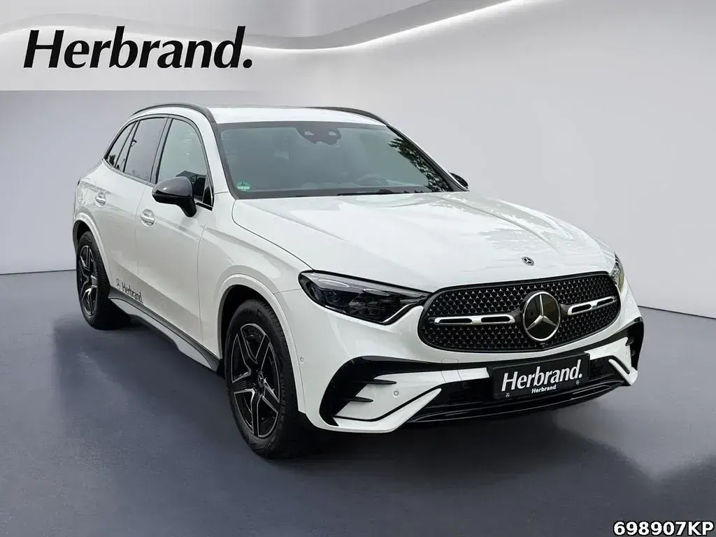 Gebraucht Mercedes GLC300 AMG 269 PS (197 kW) 2025 Polarweiß uni SUV