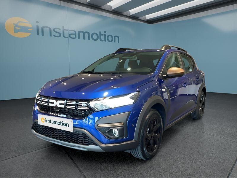 Blau Gebraucht 2025 Dacia Sandero Stepway Kleinwagen | 22.999 € (Teuer) - Bild 1/4