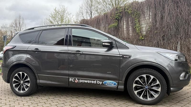 Gebraucht Ford Kuga ST 182 PS (133 kW) 2017 Grau SUV
