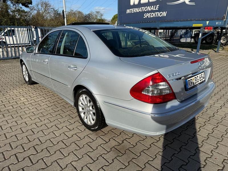Gebraucht Mercedes E200 Elegance 184 PS (135 kW) 2008 Silber Limousine