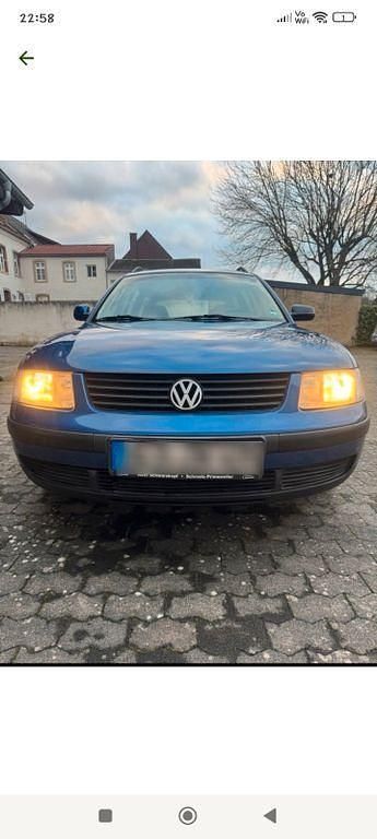Gebraucht VW Passat Basis 101 PS (74 kW) 1997 Blau Kombi