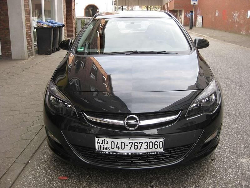 Gebraucht Opel Astra Selection 116 PS (85 kW) 2014 Karbonschw graphitschw midnigh Kombi