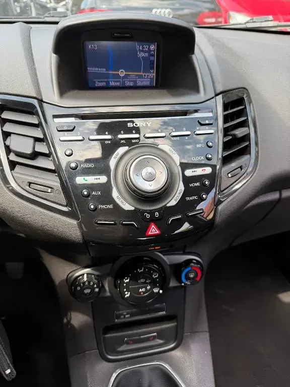 Gebraucht Ford Fiesta SYNC Edition 101 PS (74 kW) 2013 Grau Limousine
