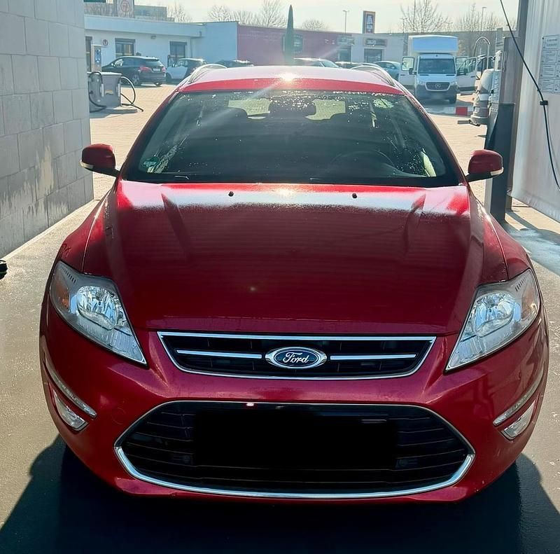 Gebraucht Ford Mondeo 140 PS (102 kW) 2013 Rot Kombi