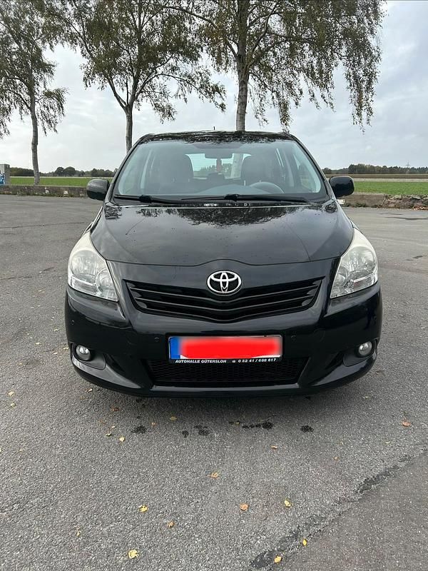Schwarz Gebraucht 2010 Toyota Verso Van / Kleinbus | 6.799 € (Fairer Preis) - Bild 1/4