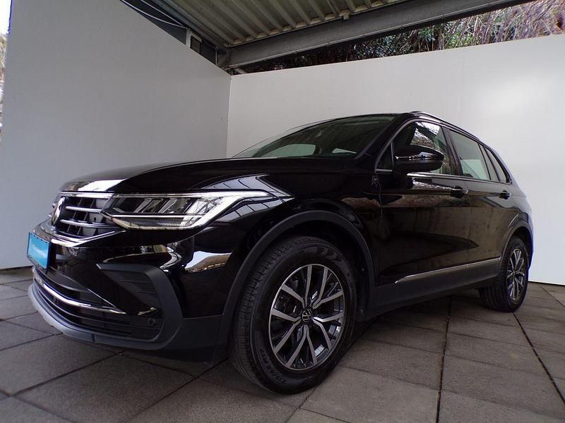 Gebraucht VW Tiguan S 150 PS (110 kW) 2022 Schwarz SUV