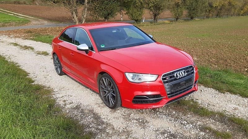 Rot Gebraucht 2014 Audi S3 Limousine | 25.500 € (Fairer Preis) - Bild 1/4