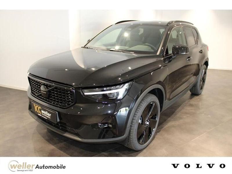 Neu Volvo XC40 Plus 197 PS (144 kW) 2025 Schwarz SUV