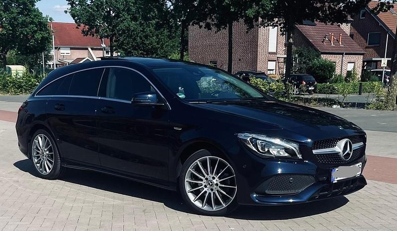Blau Gebraucht 2019 Mercedes CLA180 Limousine | 22.900 € (Fairer Preis) - Bild 1/4