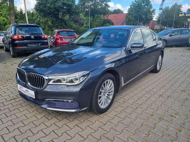 Arktikgrau brillanteffekt Gebraucht 2016 BMW 730 Limousine | 27.450 € (Fairer Preis) - Bild 1/4