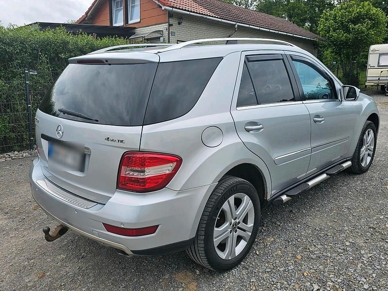 Gebraucht Mercedes ML450 306 PS (225 kW) 2009 Silber SUV