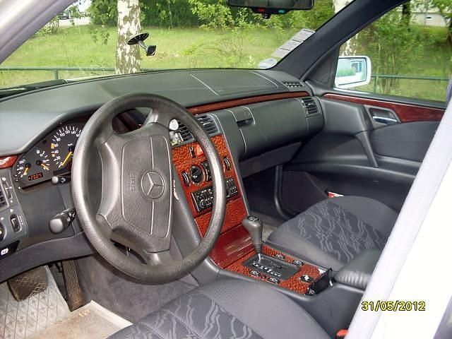 Gebraucht Mercedes 230 150 PS (110 kW) 1997 Silber metallic Limousine